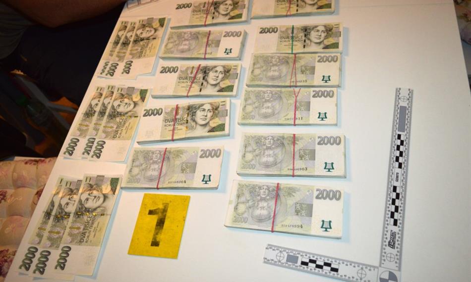 2020-11-27-1452fiananční hotovost_2000.jpg